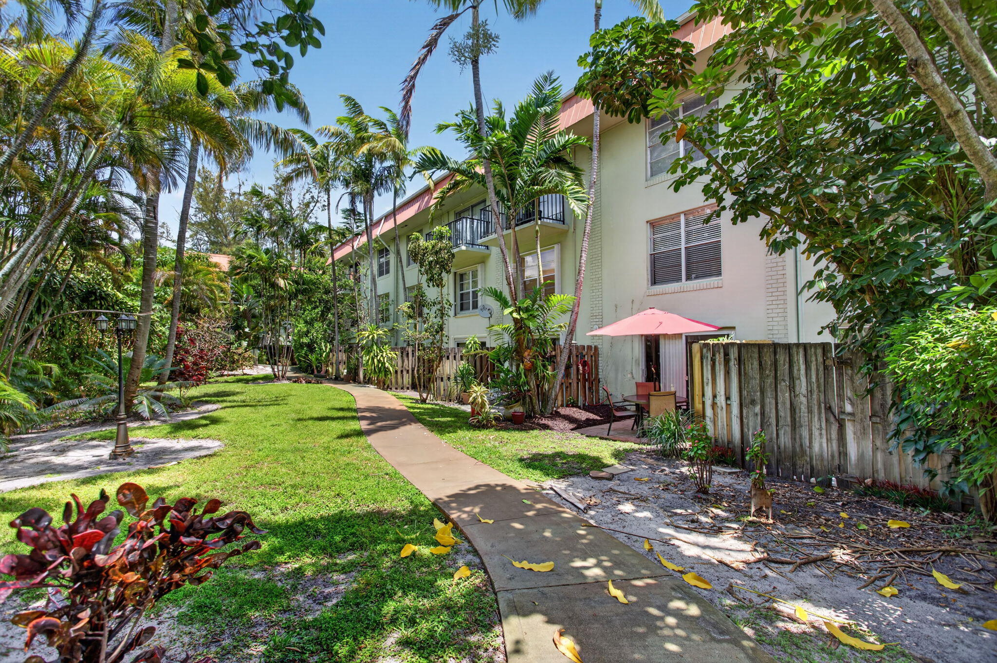 RACQUET CLUB - Residential