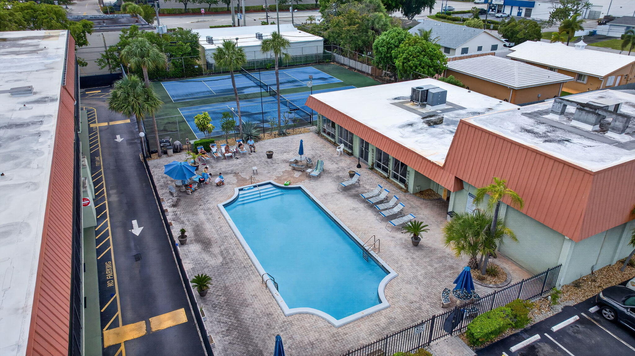 RACQUET CLUB - Residential