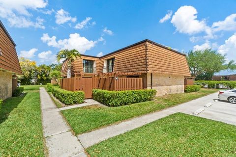 907 9th Lane Greenacres FL 33463