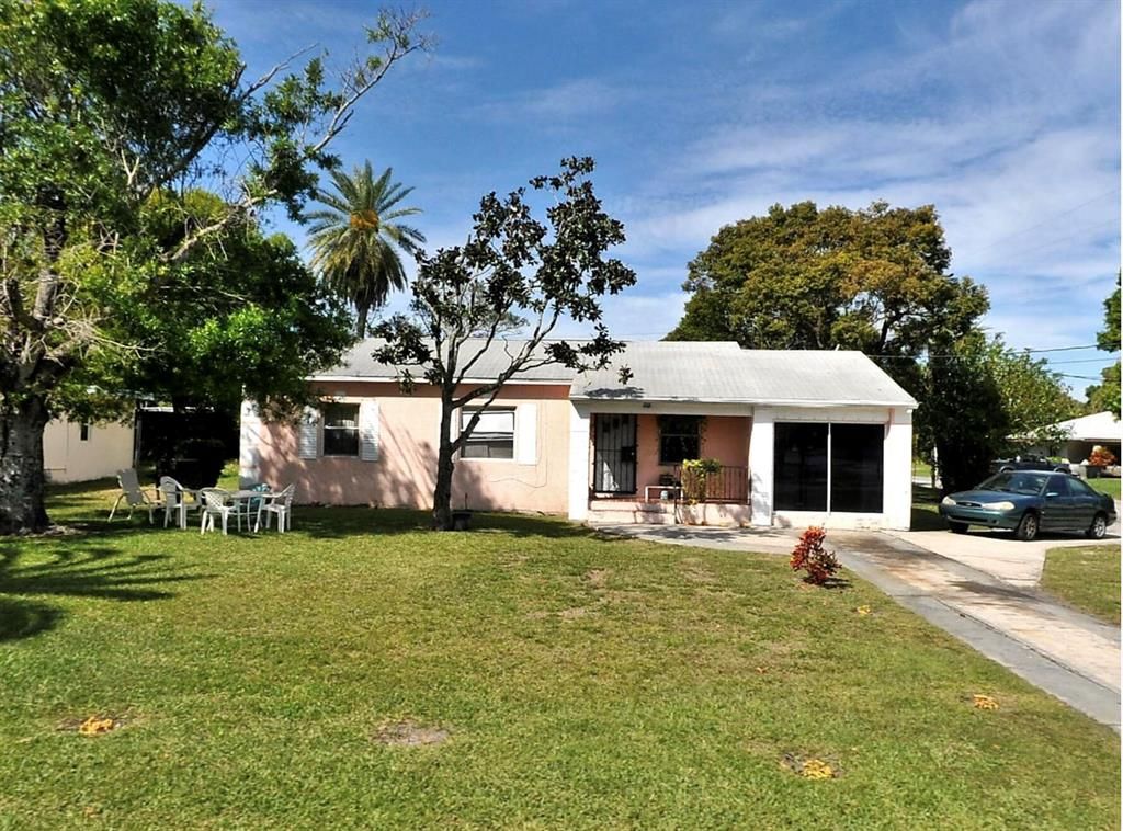 Photo of 1101 Beach Court, Fort Pierce, FL 34950 (MLS # R10697897)