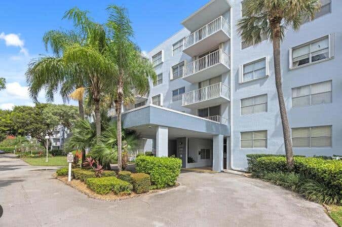 Photo of 480 EXECUTIVE CENTER Drive #2F, West Palm Beach, FL 33401 (MLS # B26054737)
