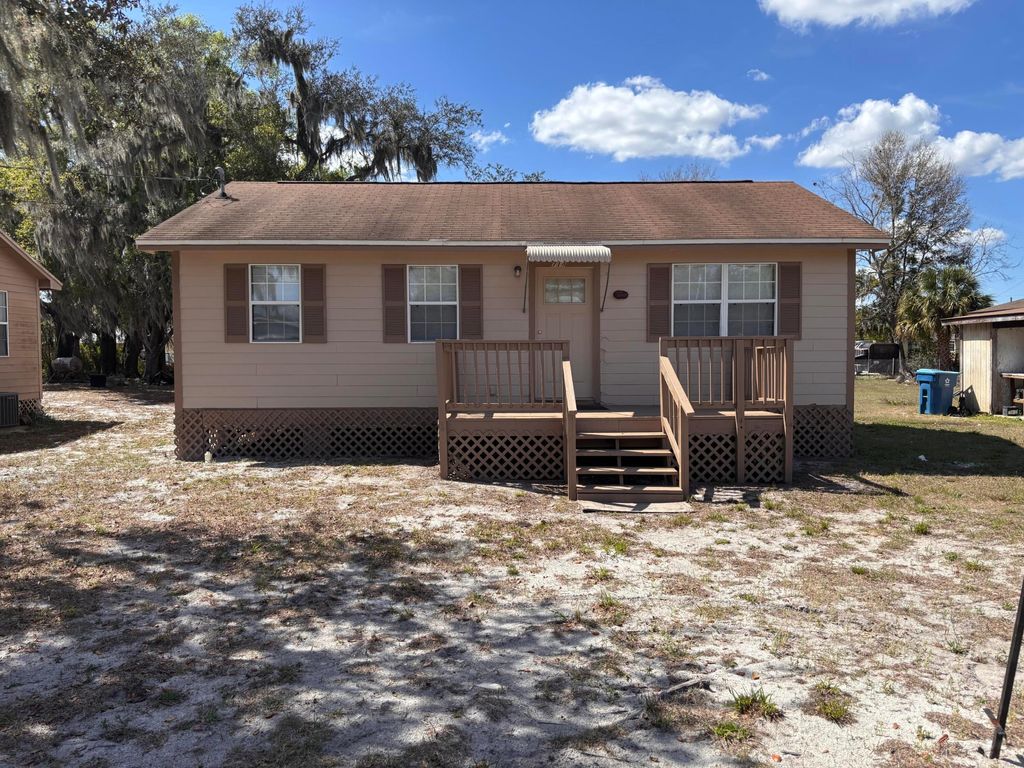 Photo of 714 S Seminole Avenue, Fort Meade, FL 33841 (MLS # B26003445)