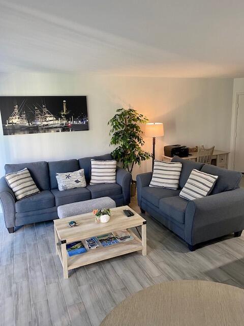 JUPITER OCEAN AND RACQUET - Residential Lease