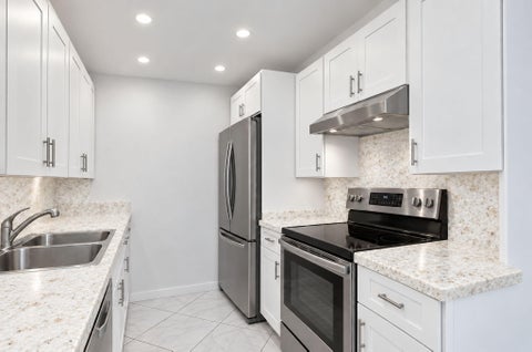 Tiny photo for 4025 Swansea B #4025, Deerfield Beach, FL 33442 (MLS # B26083770)