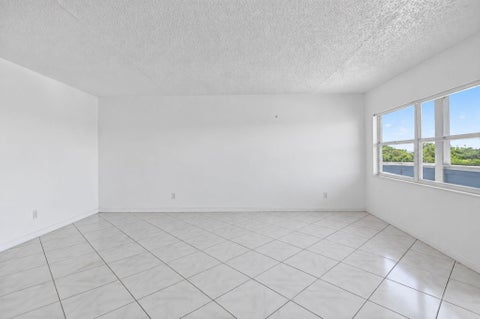 Tiny photo for 4025 Swansea B #4025, Deerfield Beach, FL 33442 (MLS # B26083770)