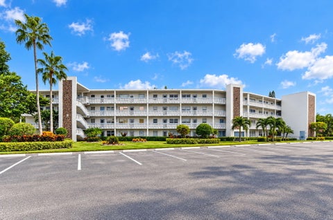 Tiny photo for 4025 Swansea B #4025, Deerfield Beach, FL 33442 (MLS # B26083770)