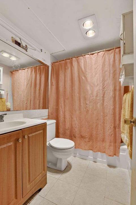 Tiny photo for 4025 Swansea B #4025, Deerfield Beach, FL 33442 (MLS # B26083770)