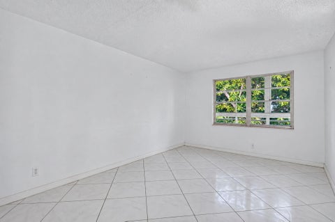 Tiny photo for 4025 Swansea B #4025, Deerfield Beach, FL 33442 (MLS # B26083770)