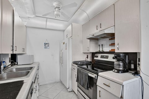 Tiny photo for 4025 Swansea B #4025, Deerfield Beach, FL 33442 (MLS # B26083770)