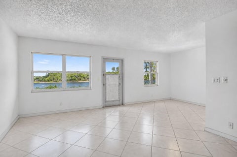 Tiny photo for 4025 Swansea B #4025, Deerfield Beach, FL 33442 (MLS # B26083770)