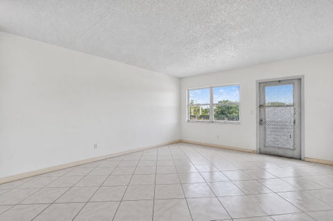 Tiny photo for 4025 Swansea B #4025, Deerfield Beach, FL 33442 (MLS # B26083770)