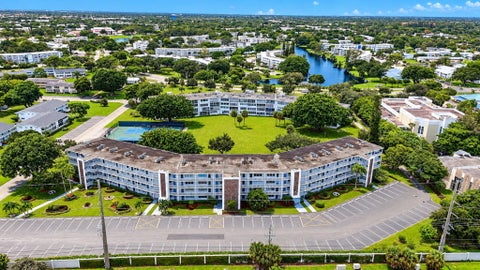 Tiny photo for 4025 Swansea B #4025, Deerfield Beach, FL 33442 (MLS # B26083770)