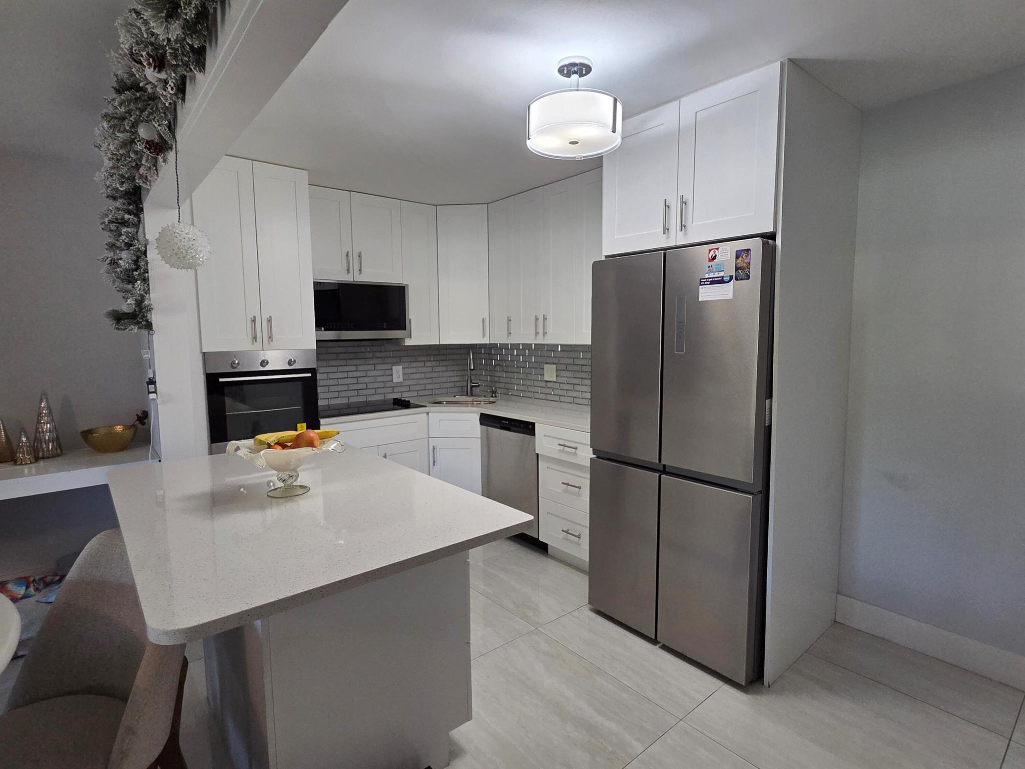 PALM CLUB VILLAGE II COND - Residential