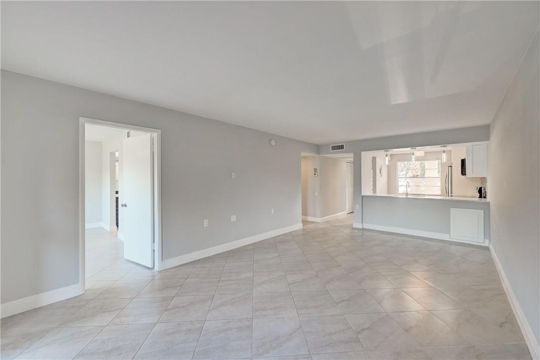WYNMOOR/NASSAU - Residential