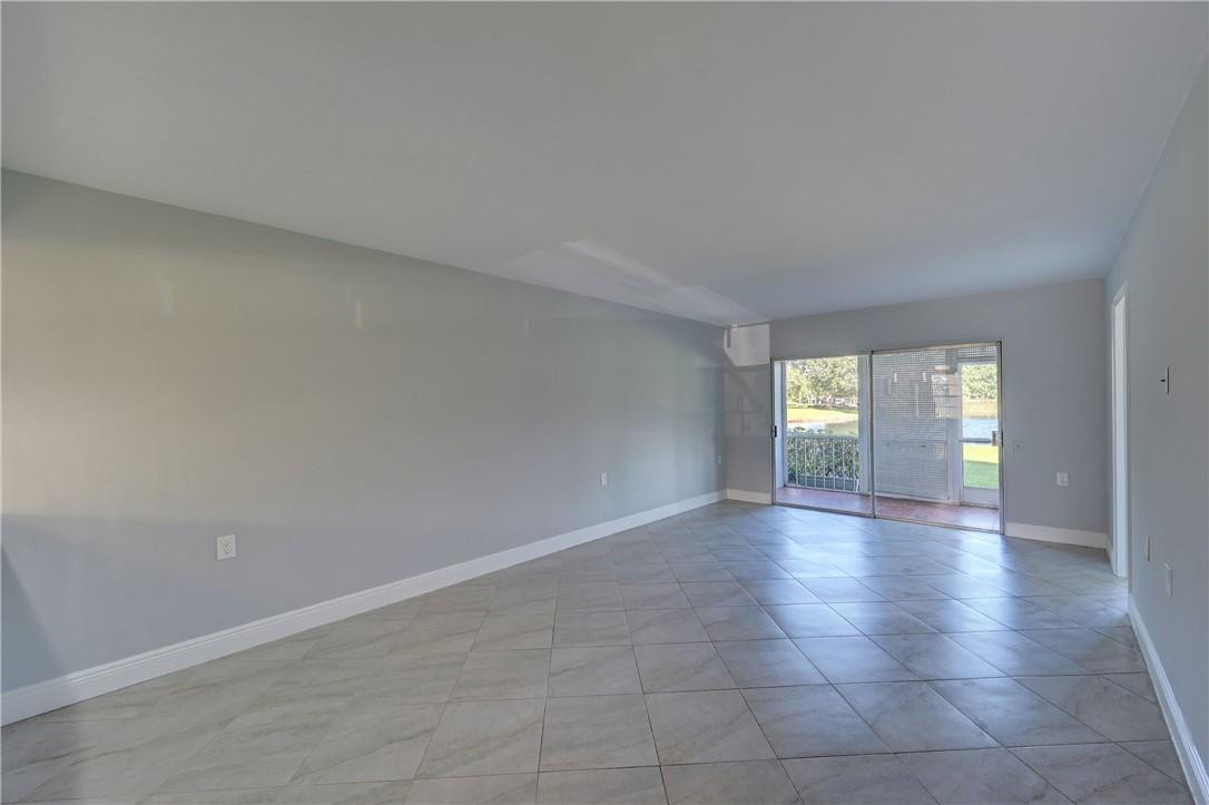 WYNMOOR/NASSAU - Residential