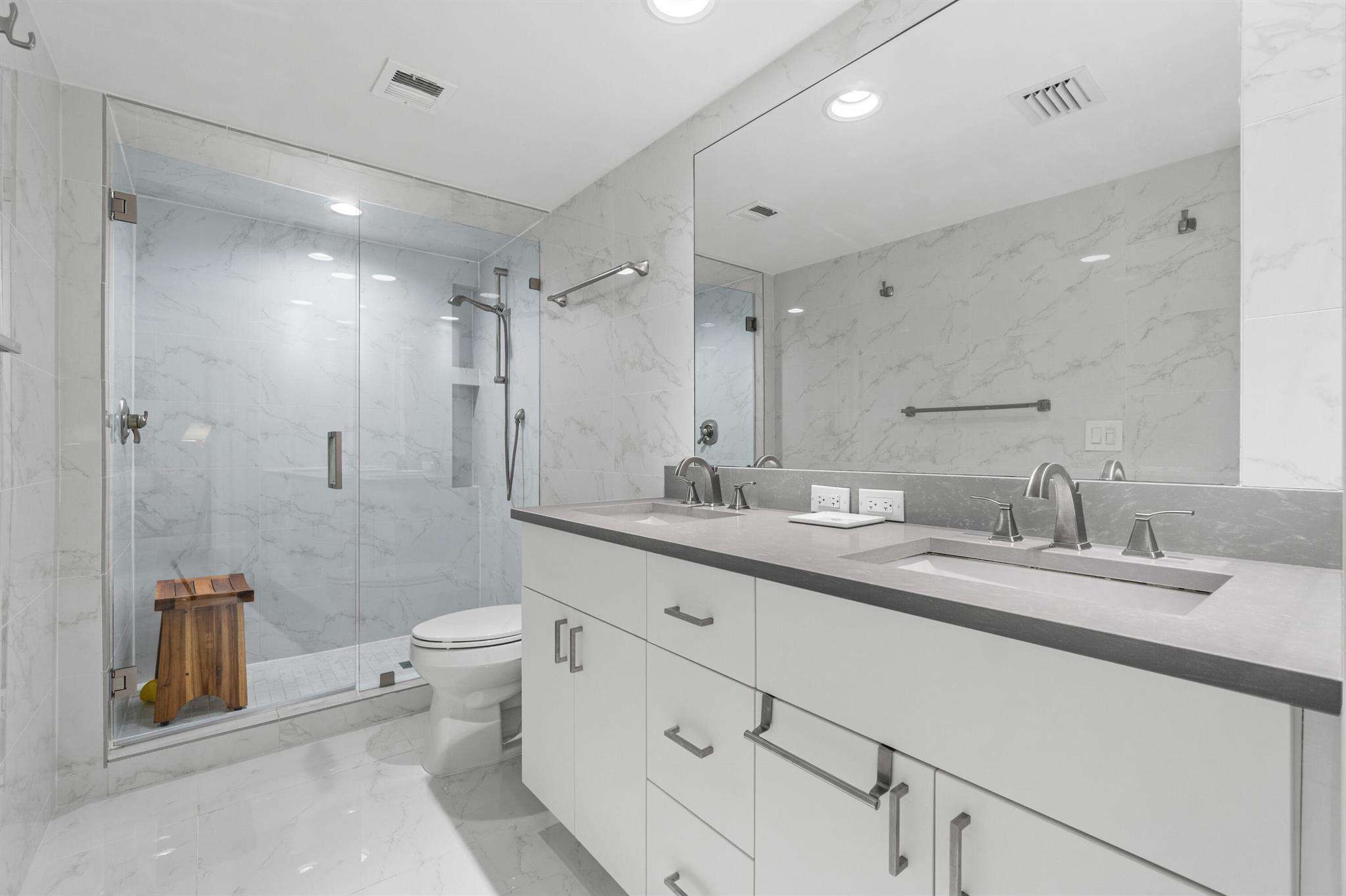 AMBASSADOR II CORP - Residential Lease