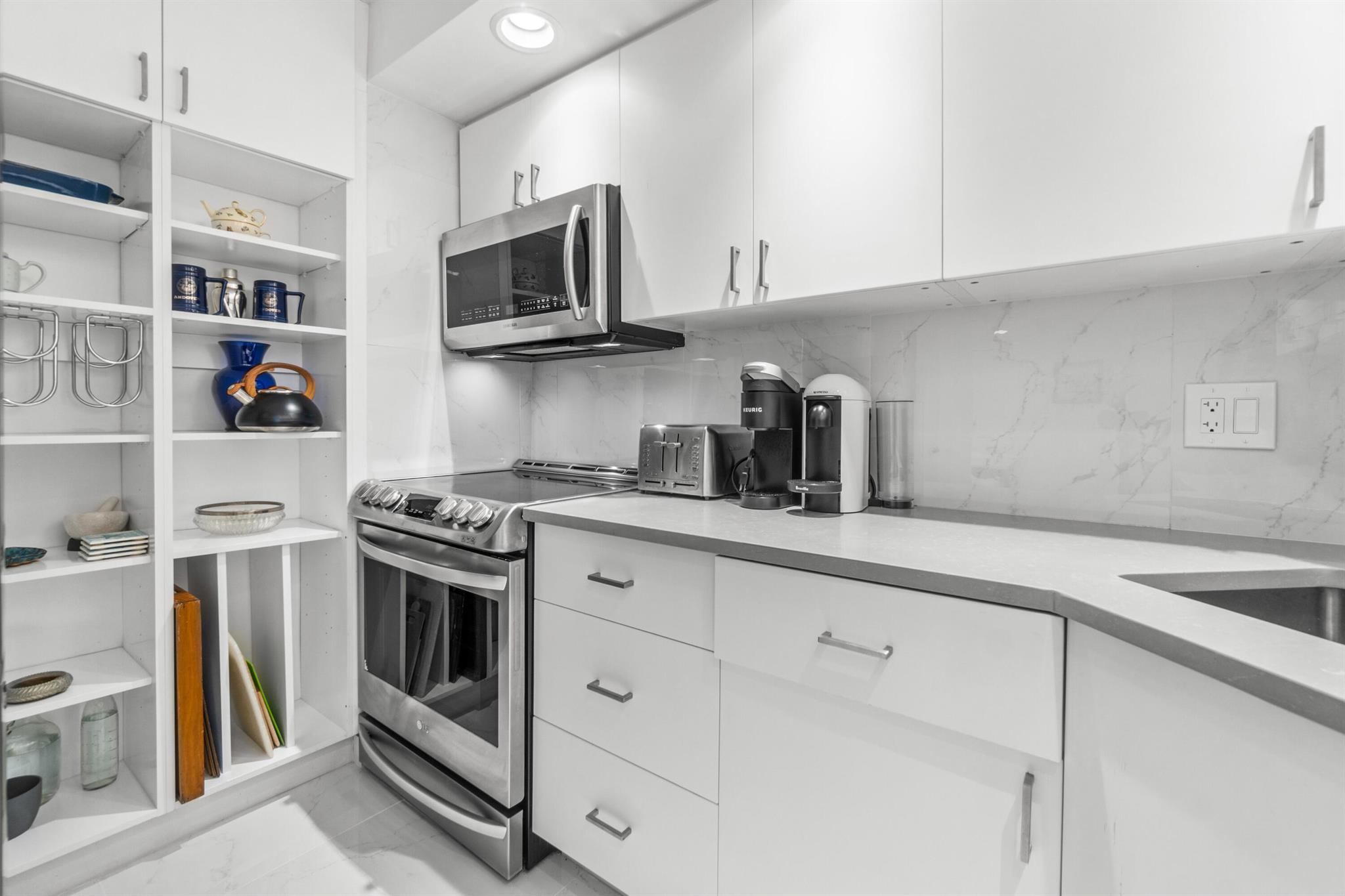 AMBASSADOR II CORP - Residential Lease