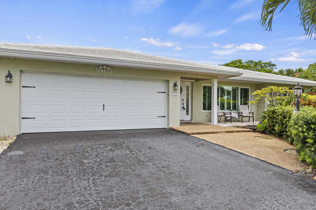 Photo of 9405 Listow Ter, Boynton Beach, FL 33472 (MLS # R11097676)