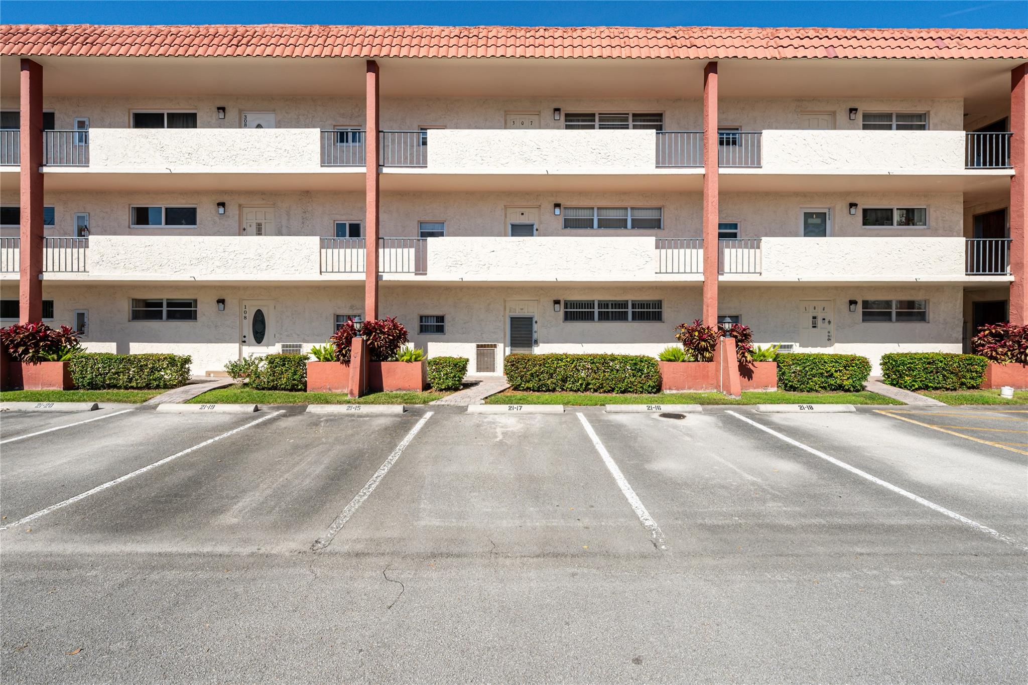 Hollybrook Golf & Tennis - Residential Lease