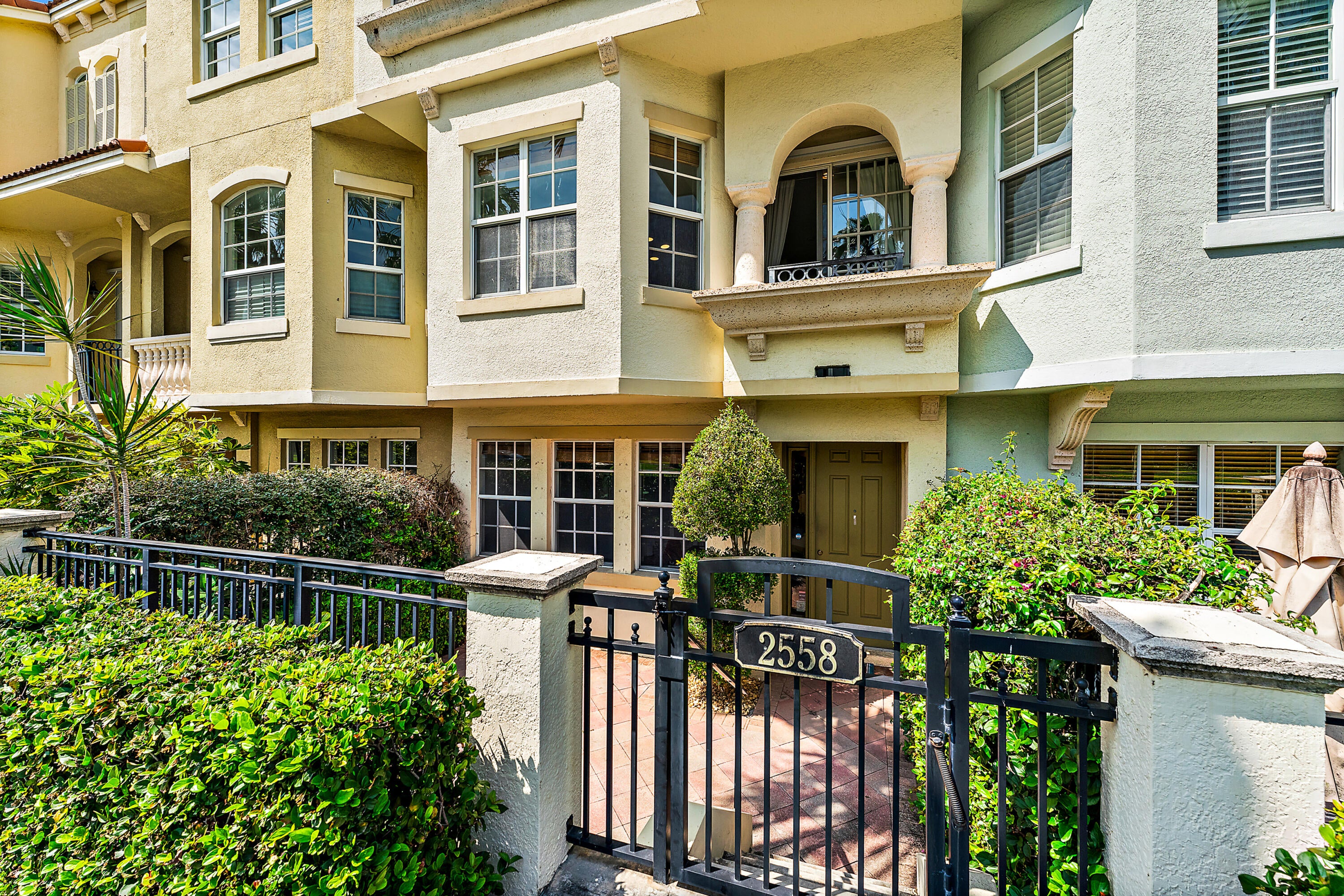 2558 Gardens Parkway