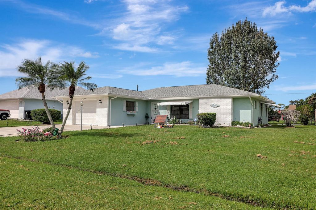 Photo of 555 SE Sunnybrook Terrace, Port Saint Lucie, FL 34983 (MLS # R10932901)