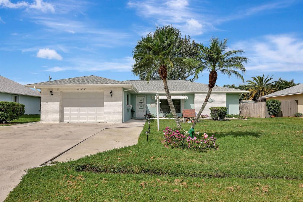 Photo of 555 SE Sunnybrook Terrace, Port Saint Lucie, FL 34983 (MLS # R10932901)