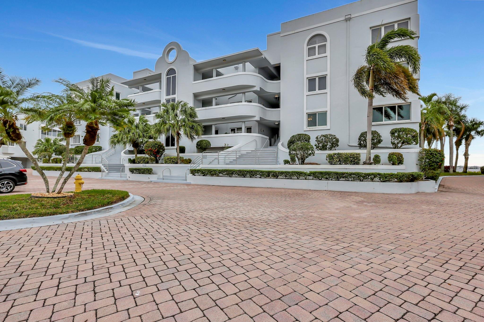 1140 SW Chapman 401