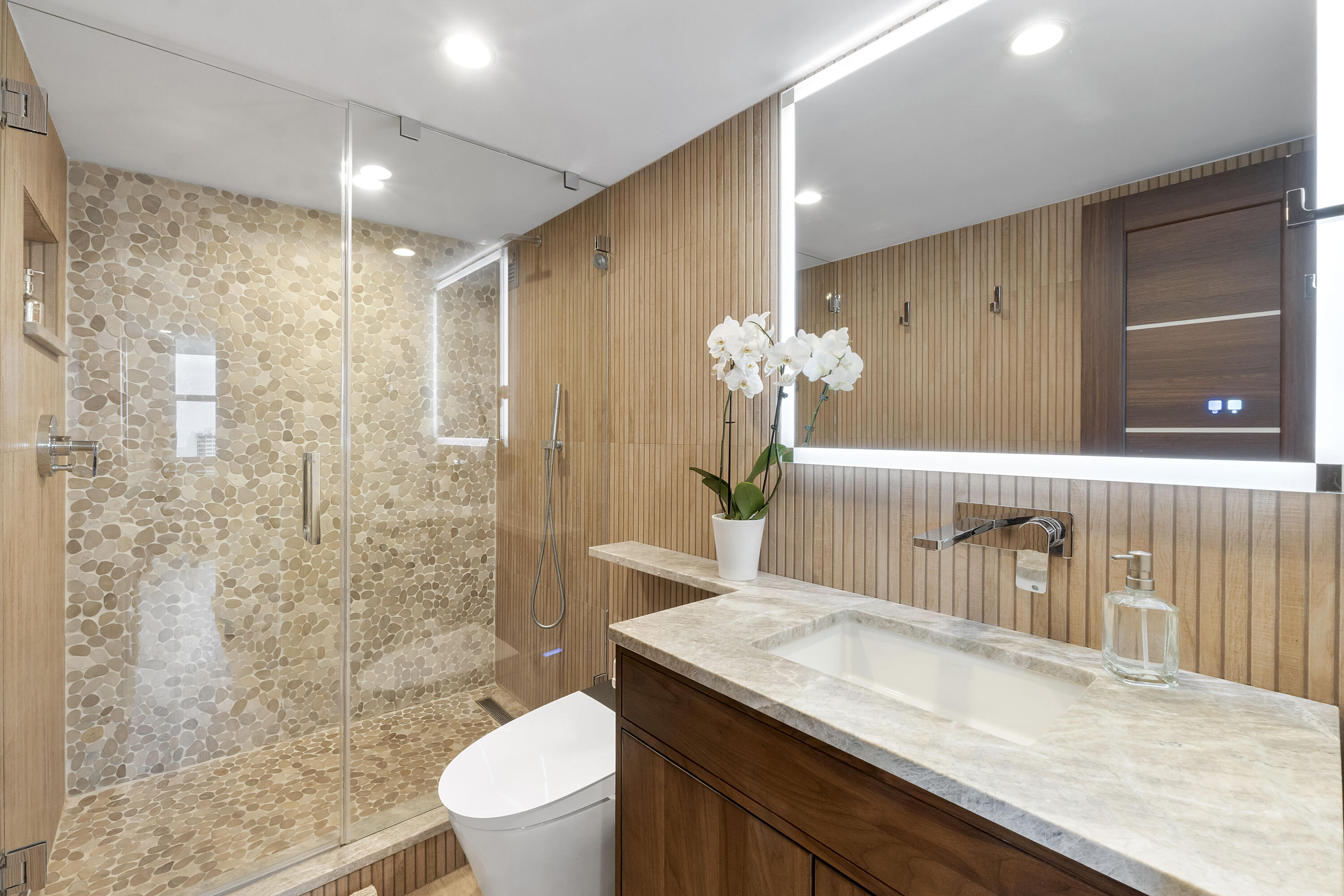 3015 N Ocean Boulevard 19f