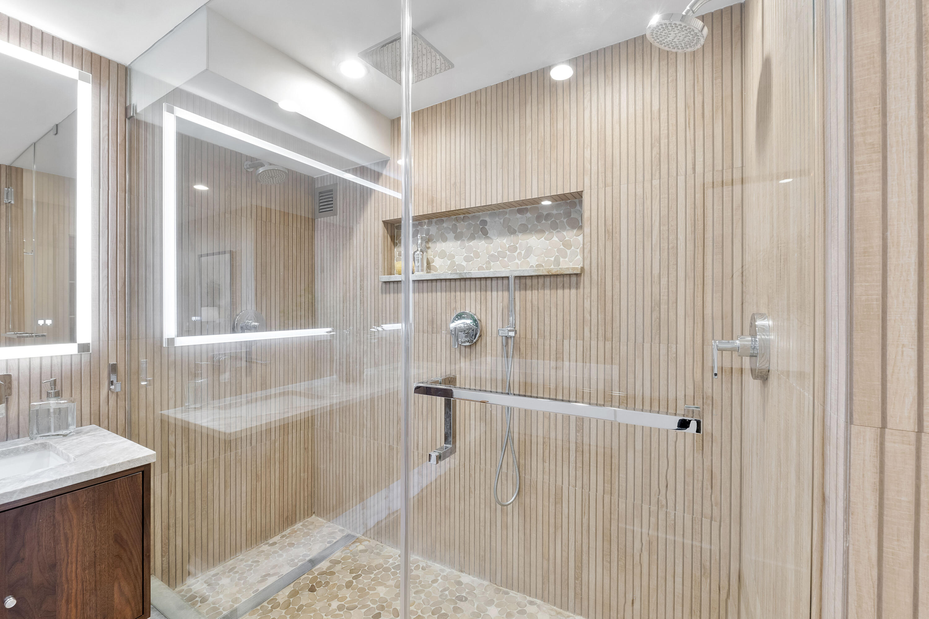 3015 N Ocean Boulevard 19f