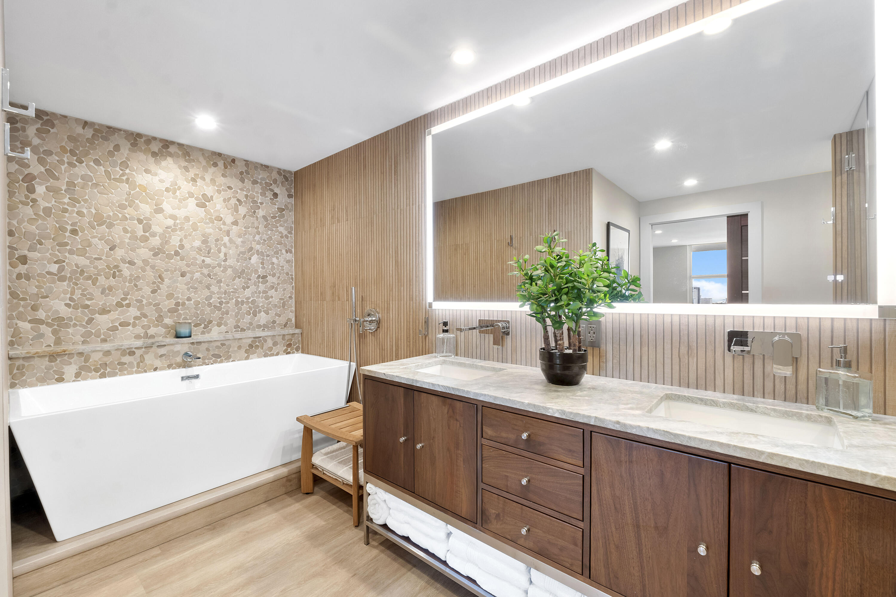 3015 N Ocean Boulevard 19f