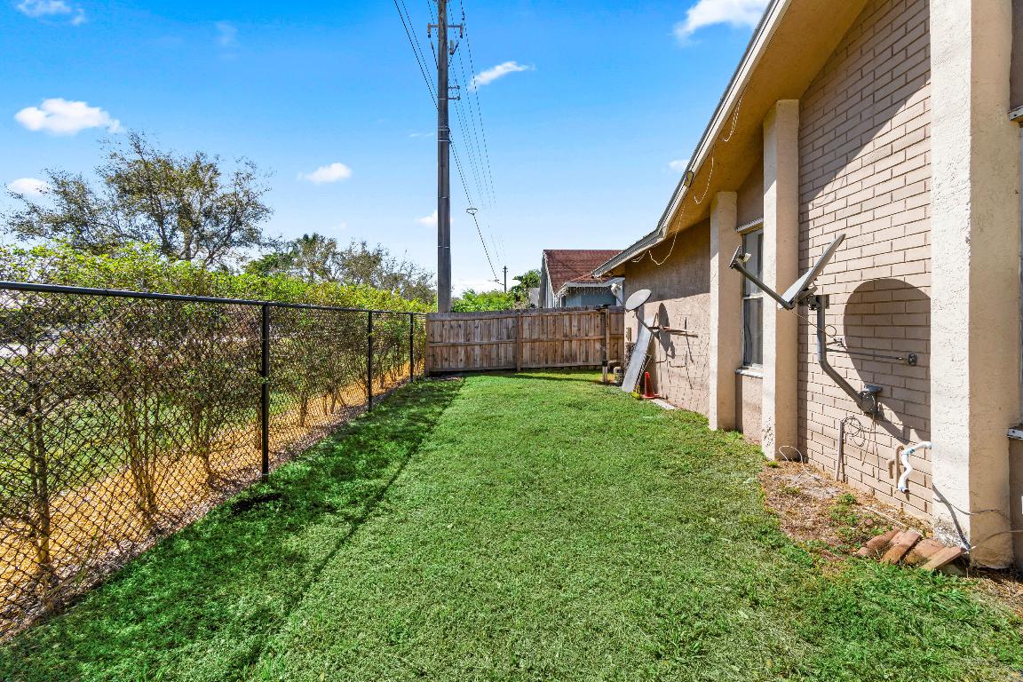 GREENVIEW SHORES 2 OF WELLINGTON - Residential Lease