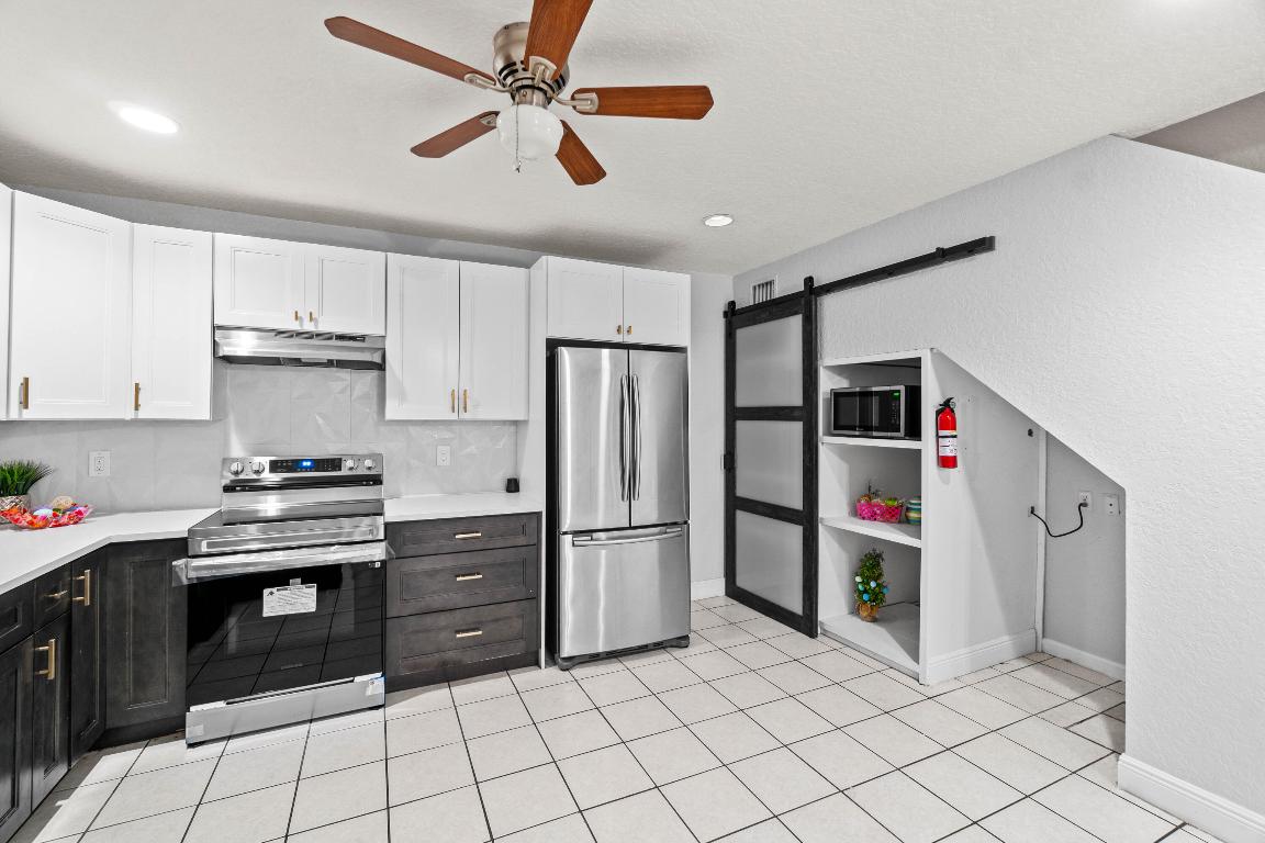 GREENVIEW SHORES 2 OF WELLINGTON - Residential Lease