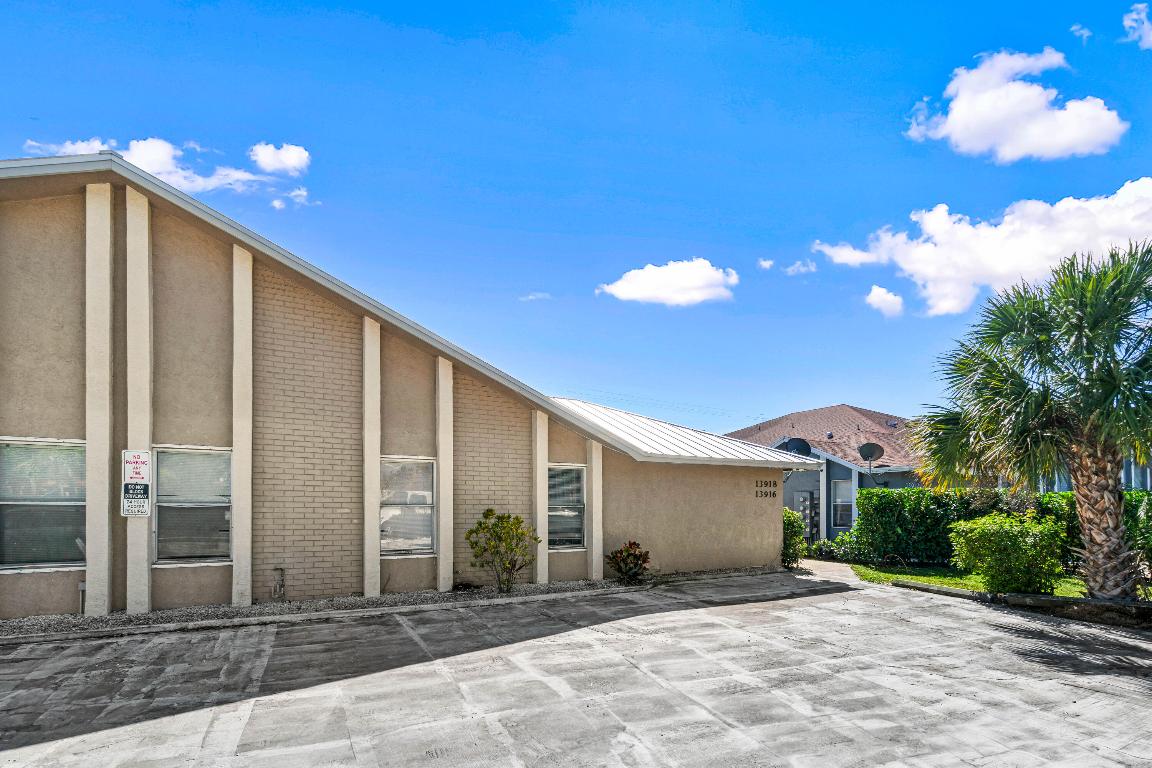 GREENVIEW SHORES 2 OF WELLINGTON - Residential Lease