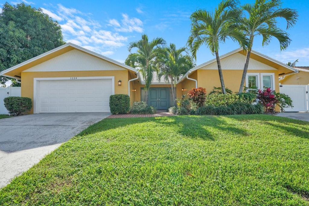 Photo of 1224 NW 15th Street, Boca Raton, FL 33486 (MLS # R11142770)