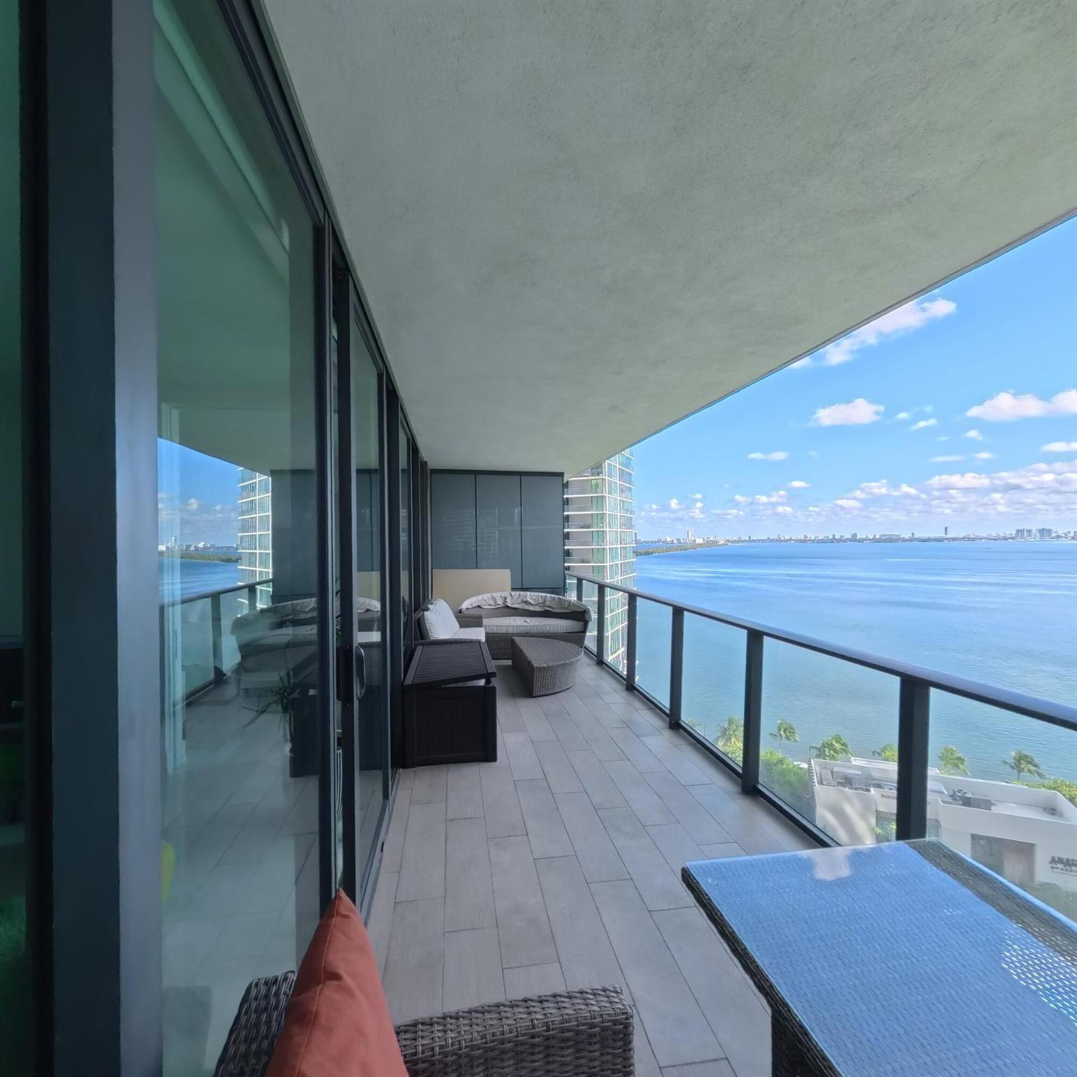 PARAISO BAY CONDO - Residential