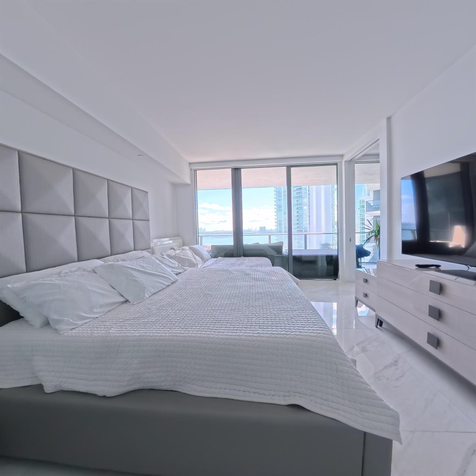 PARAISO BAY CONDO - Residential