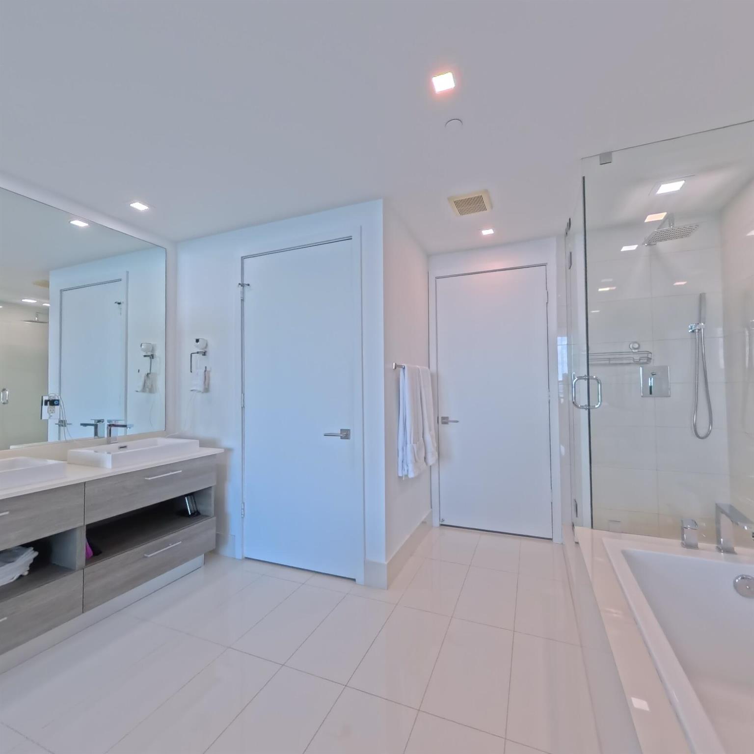 PARAISO BAY CONDO - Residential