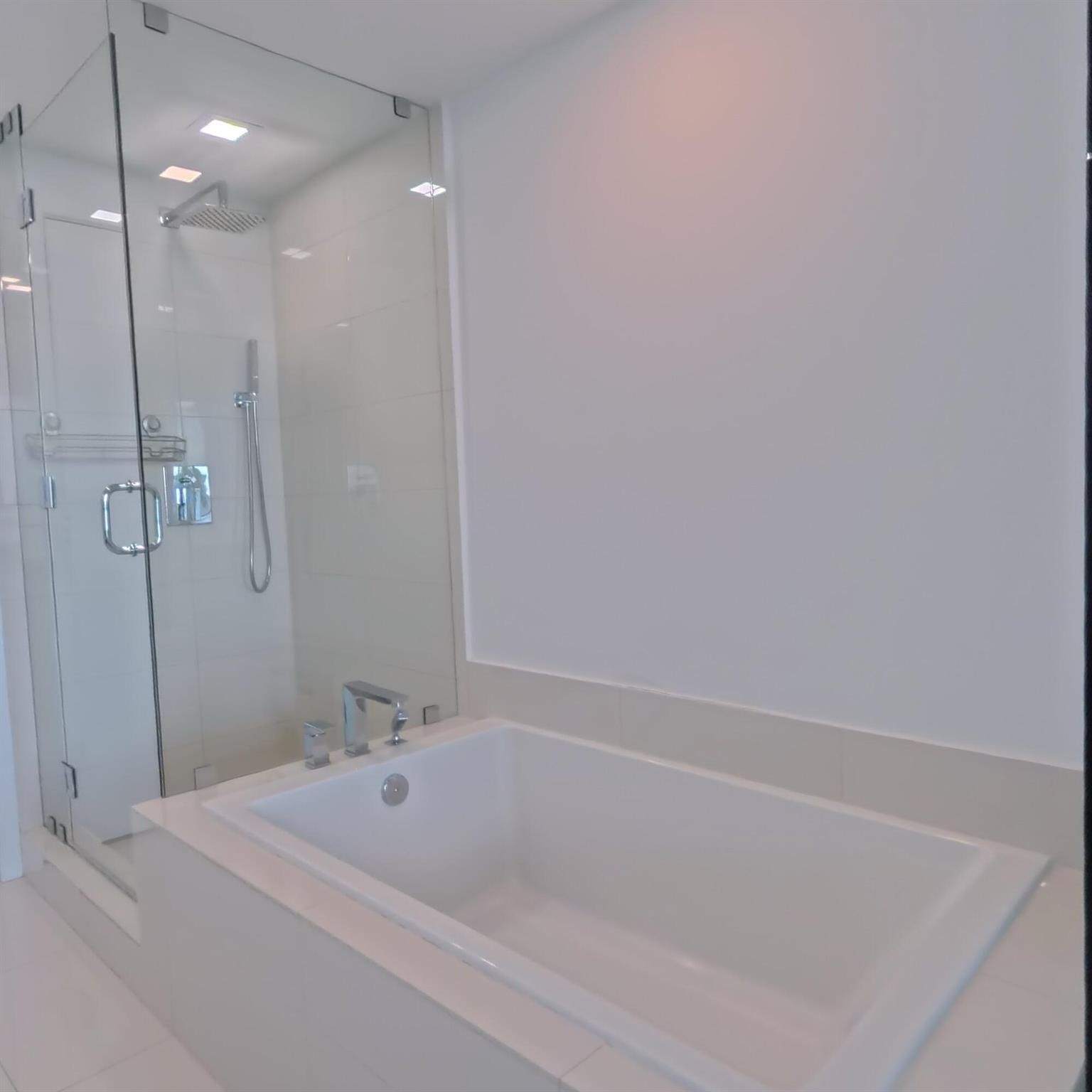 PARAISO BAY CONDO - Residential