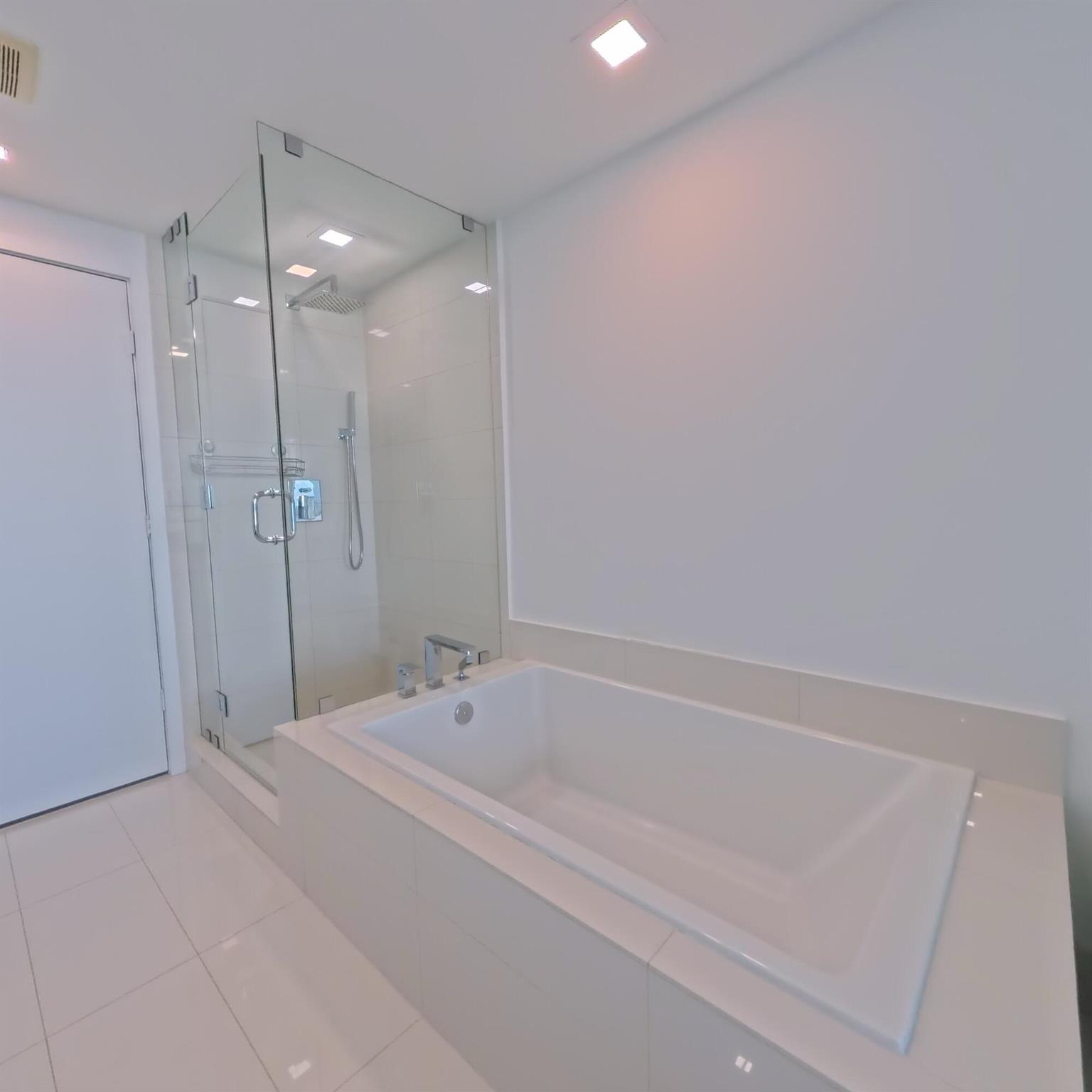 PARAISO BAY CONDO - Residential