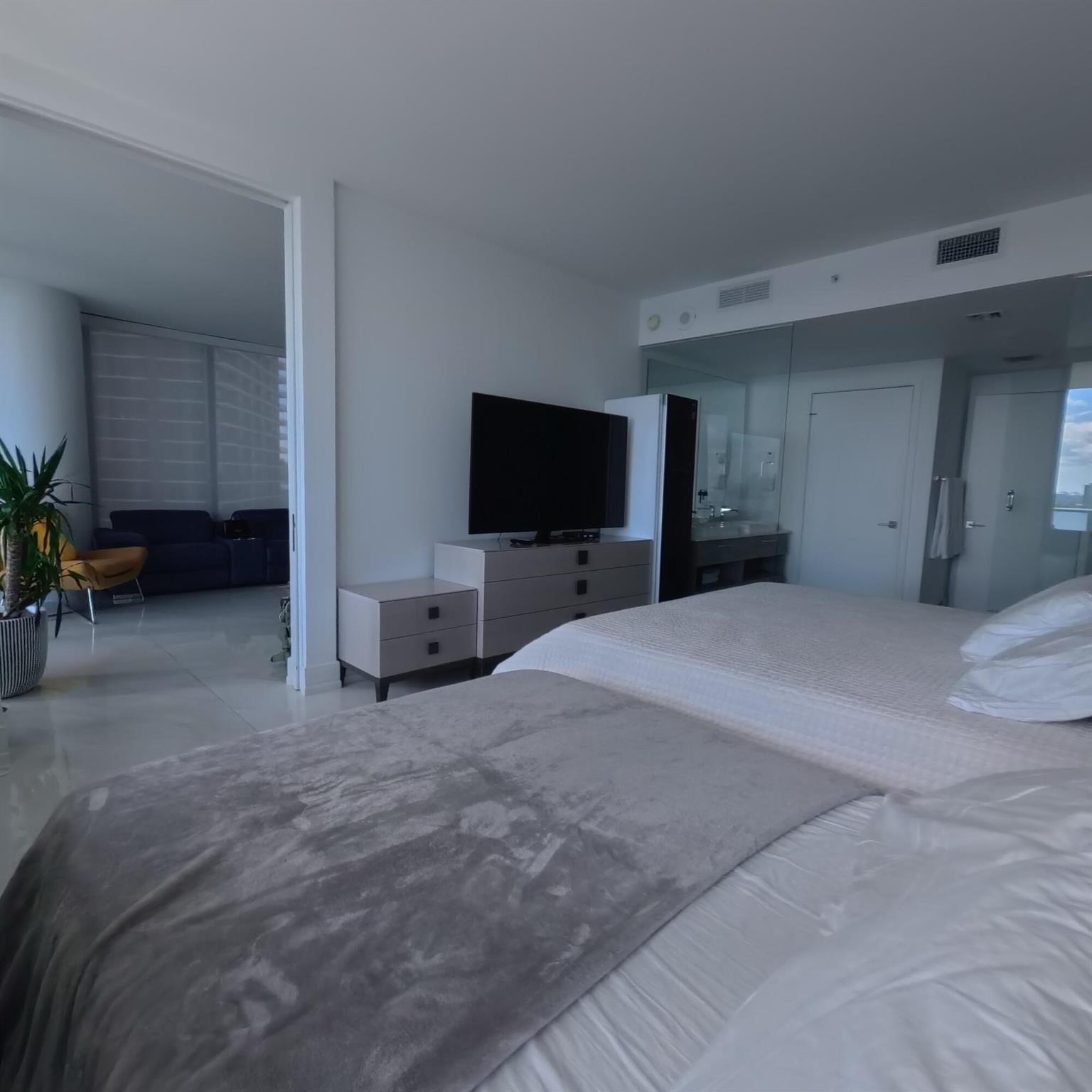 PARAISO BAY CONDO - Residential