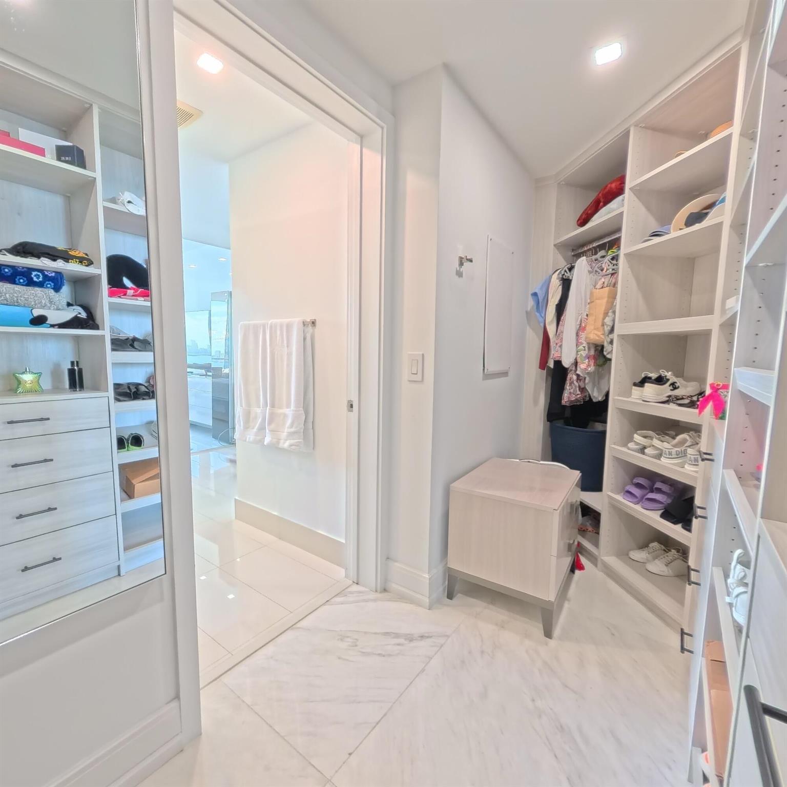 PARAISO BAY CONDO - Residential