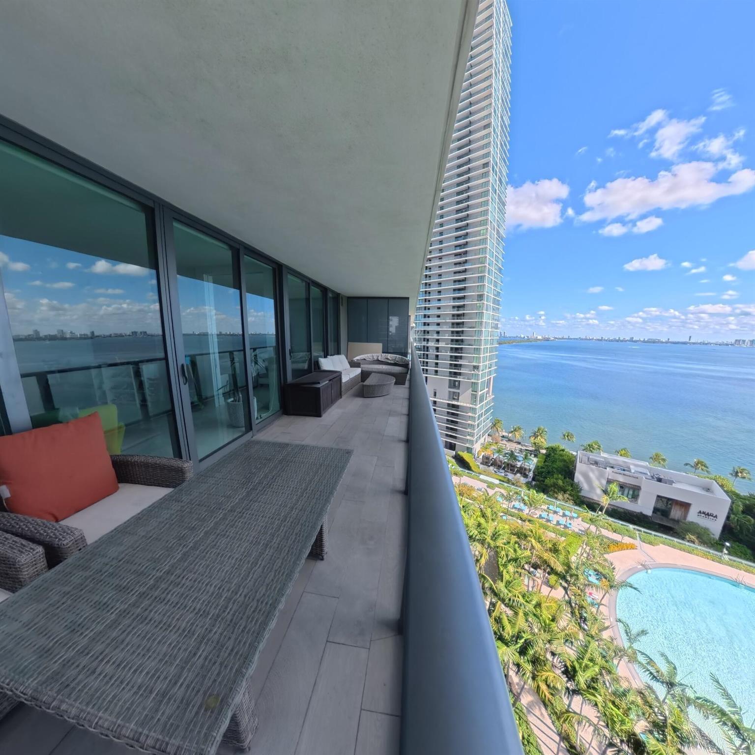 PARAISO BAY CONDO - Residential