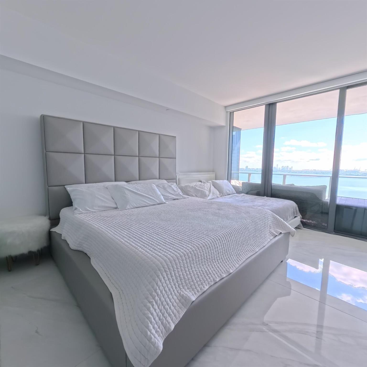 PARAISO BAY CONDO - Residential