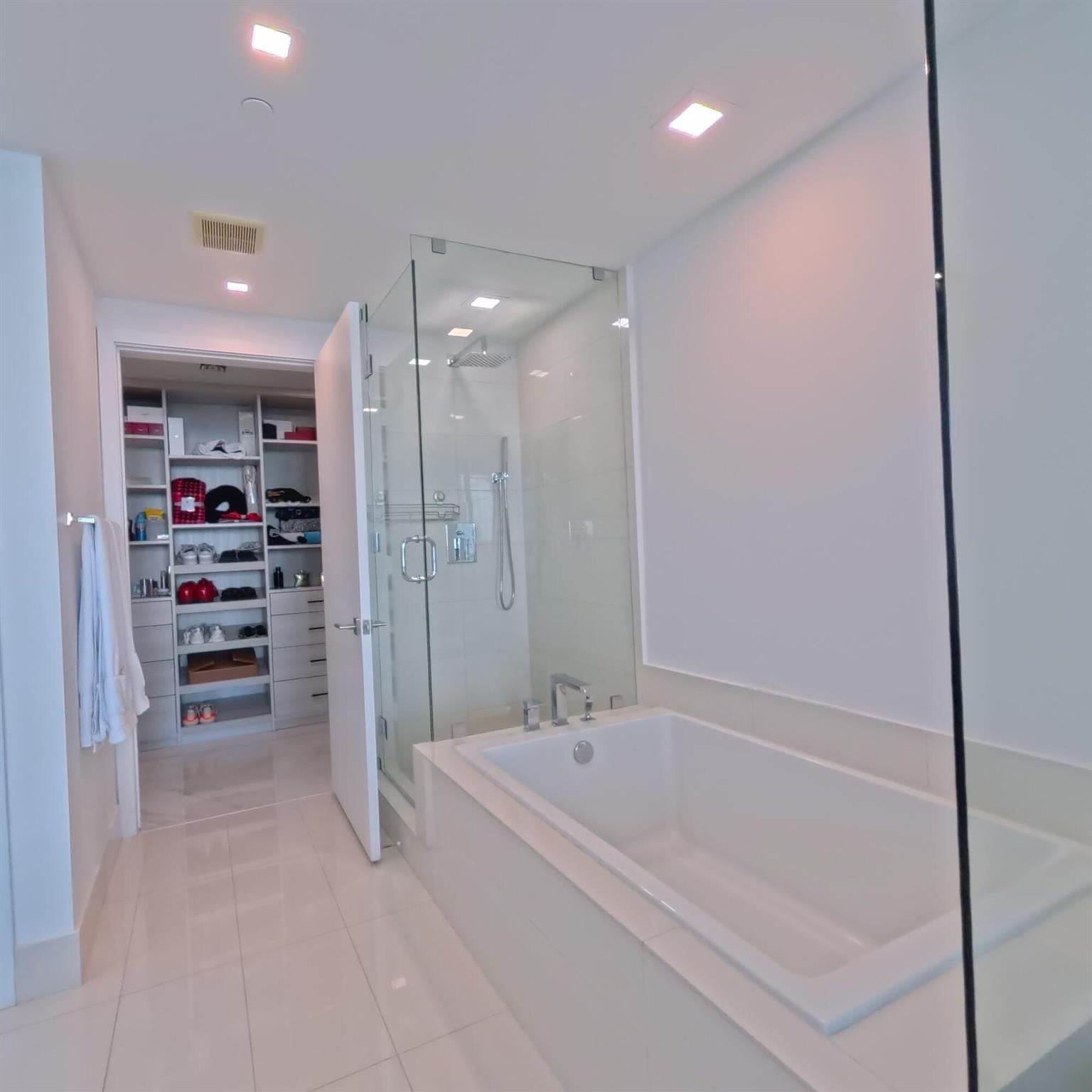 PARAISO BAY CONDO - Residential