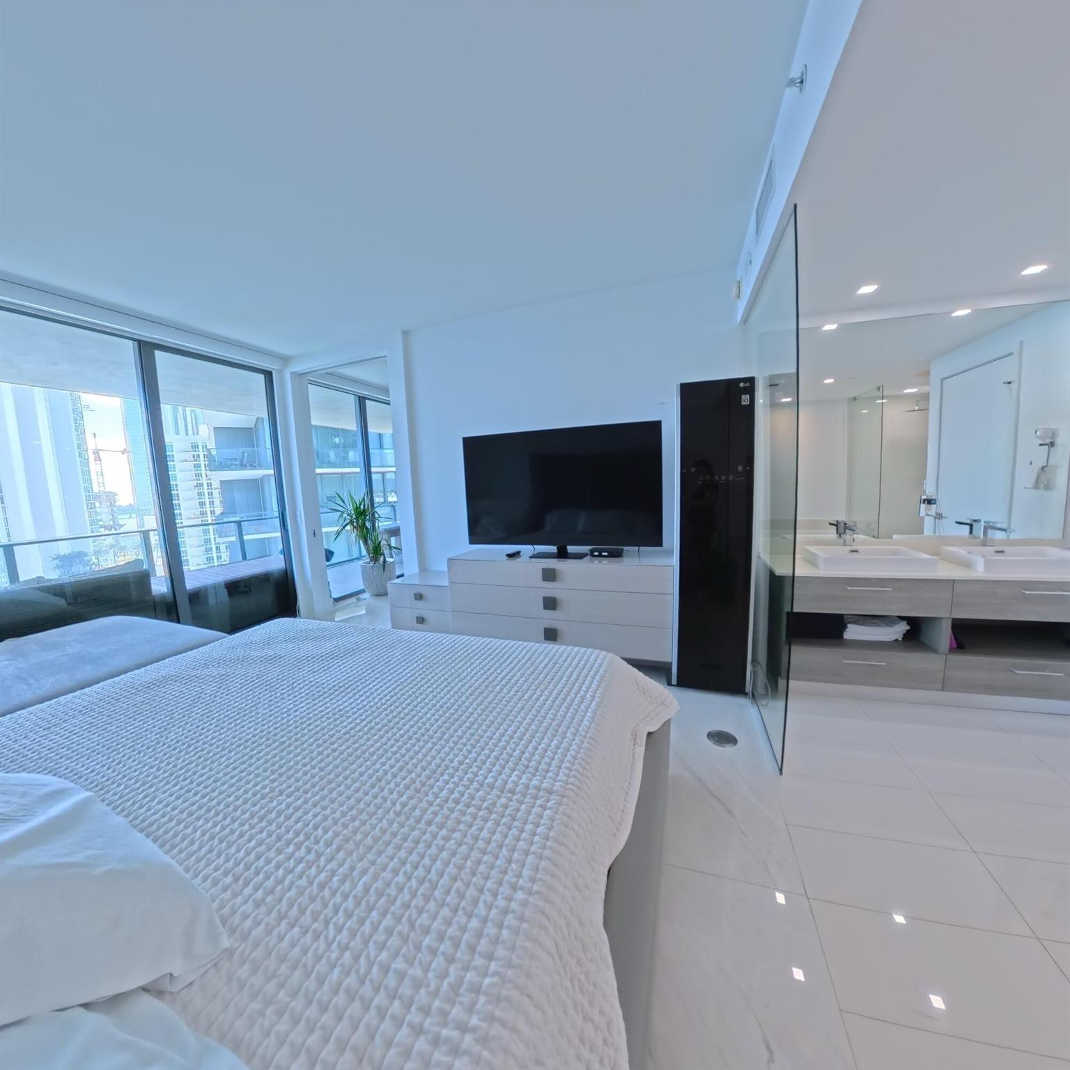 PARAISO BAY CONDO - Residential