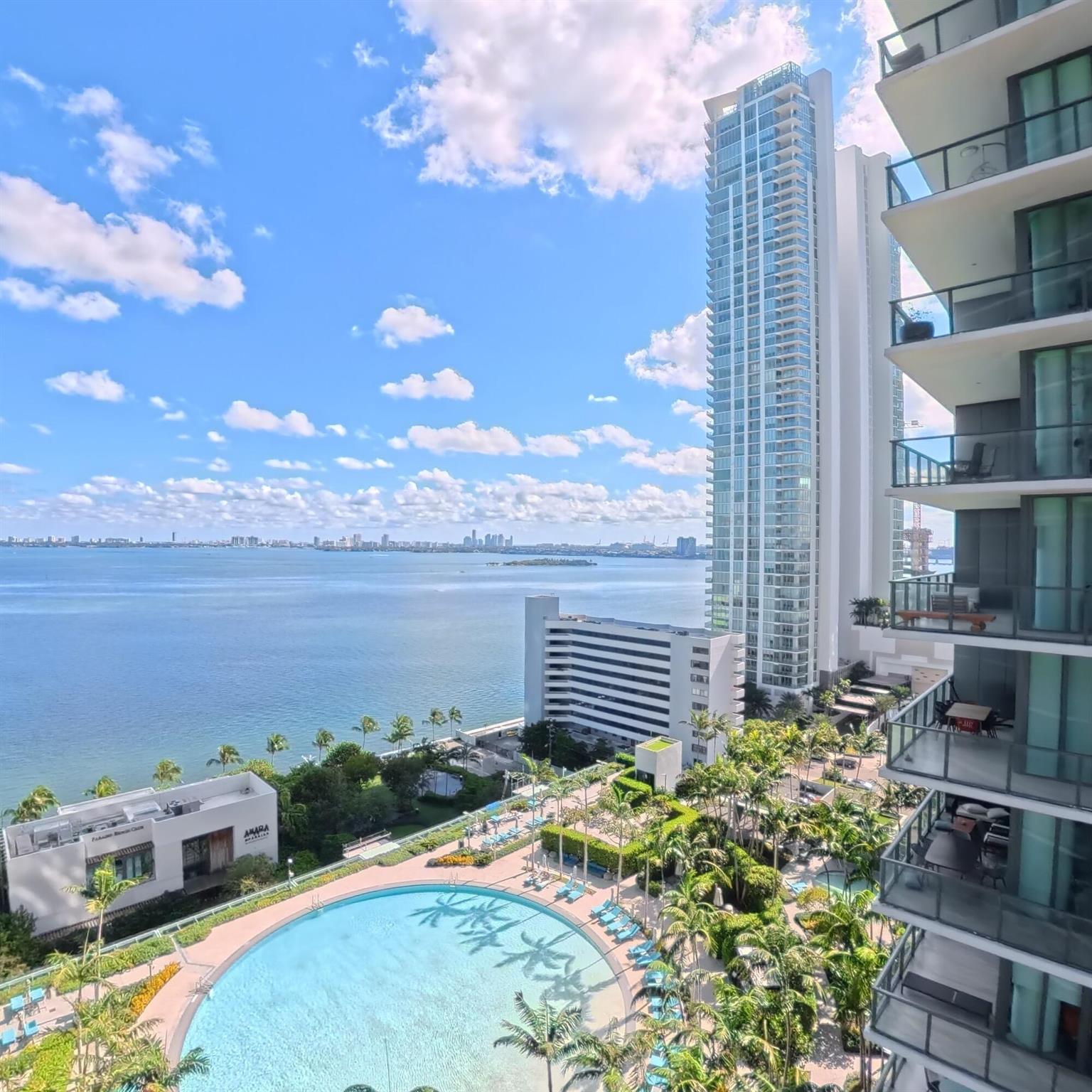 PARAISO BAY CONDO - Residential