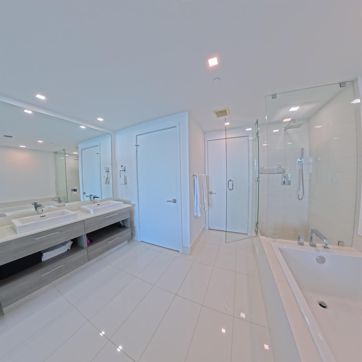 PARAISO BAY CONDO - Residential