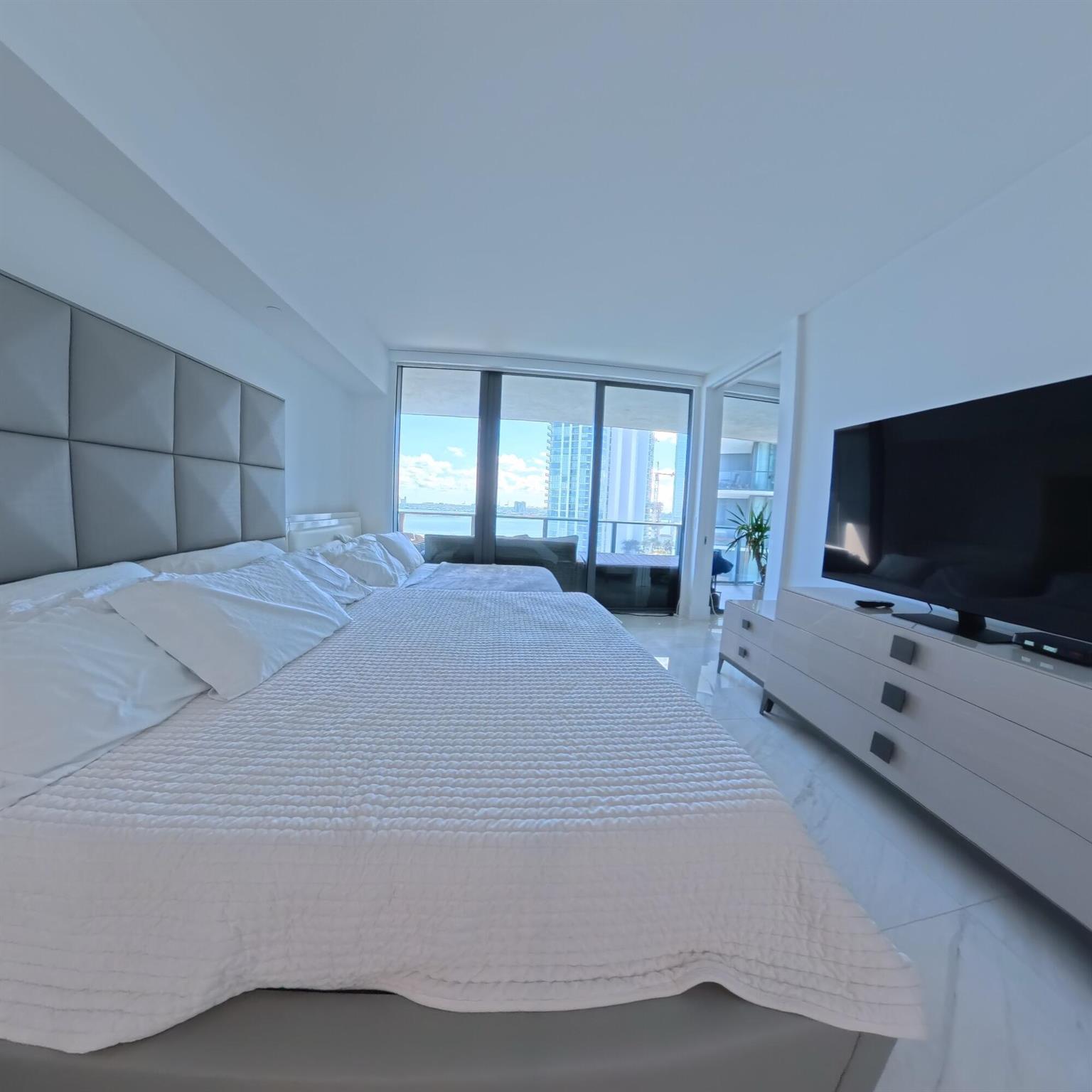 PARAISO BAY CONDO - Residential