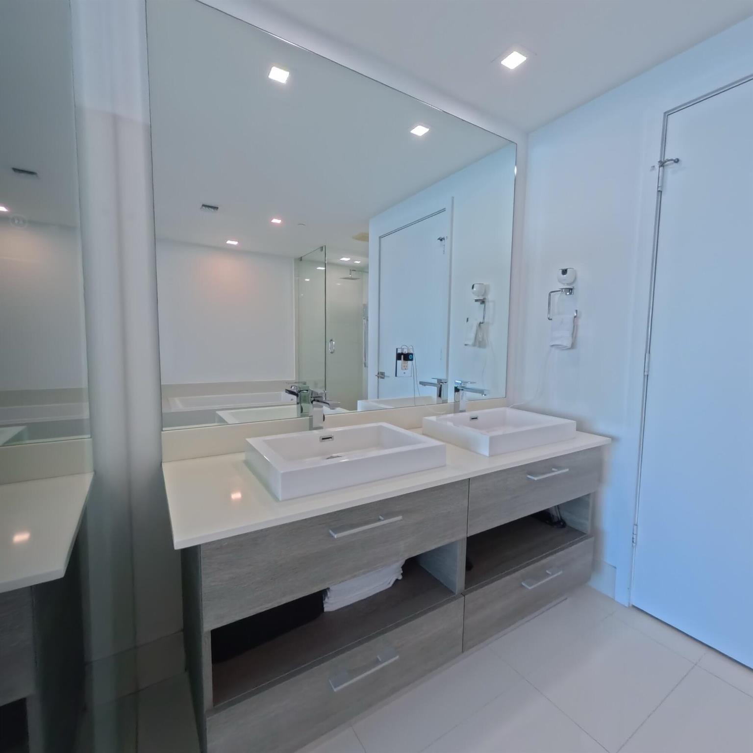 PARAISO BAY CONDO - Residential