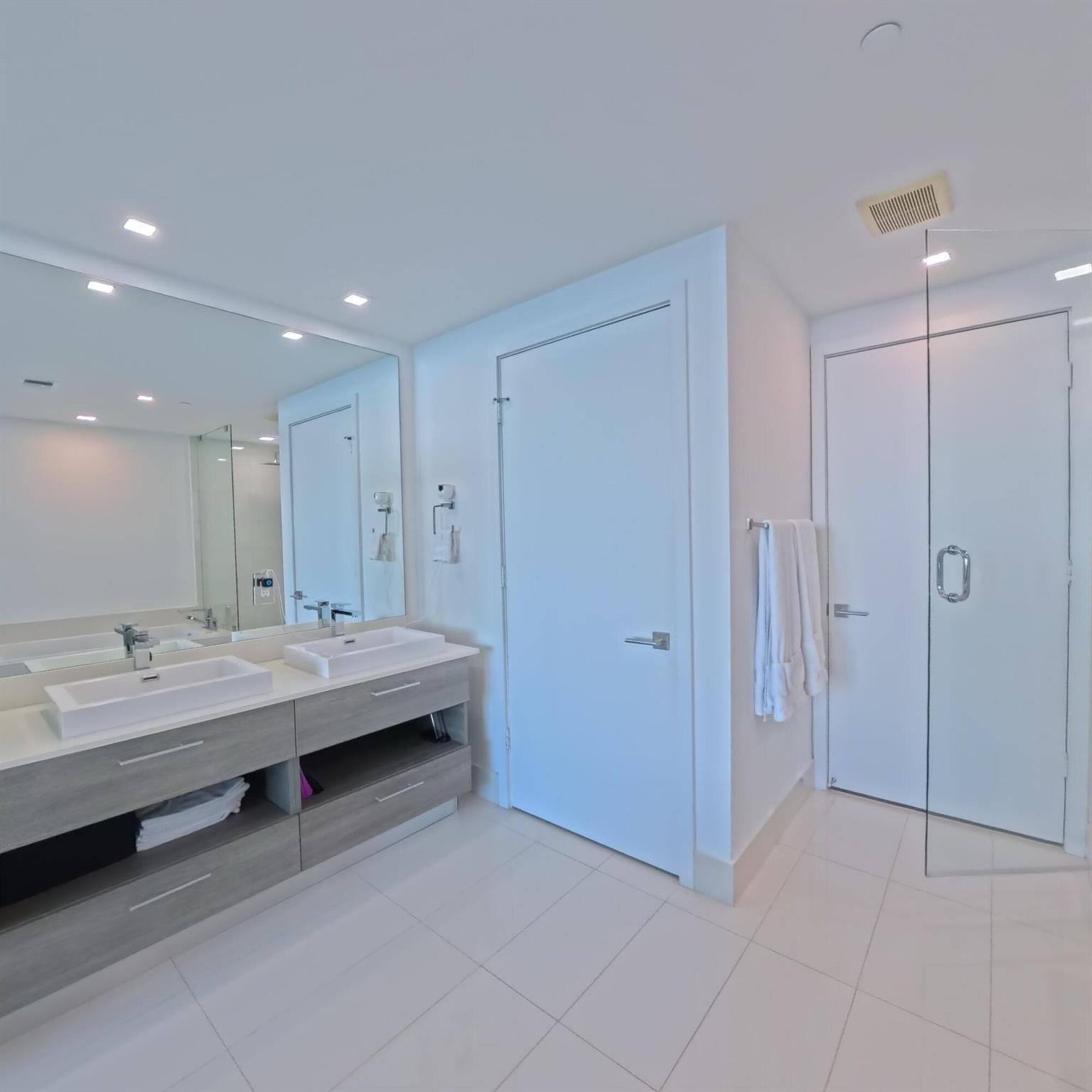 PARAISO BAY CONDO - Residential